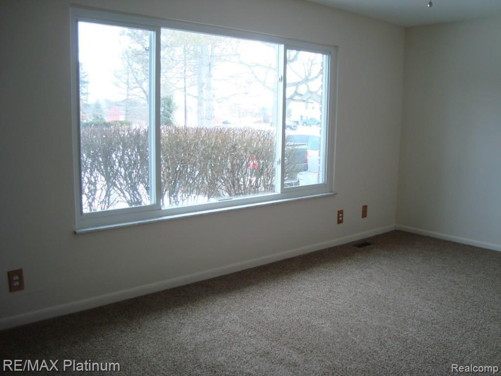 1526 South Hickory Ridge Road Milford, MI 48380 - Photo 13 of 14 Living Room 2.jpg