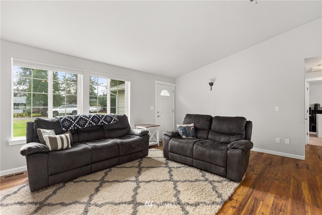 5936 188th Avenue Southwest Rochester, WA 98579 - Photo 4 of 27
