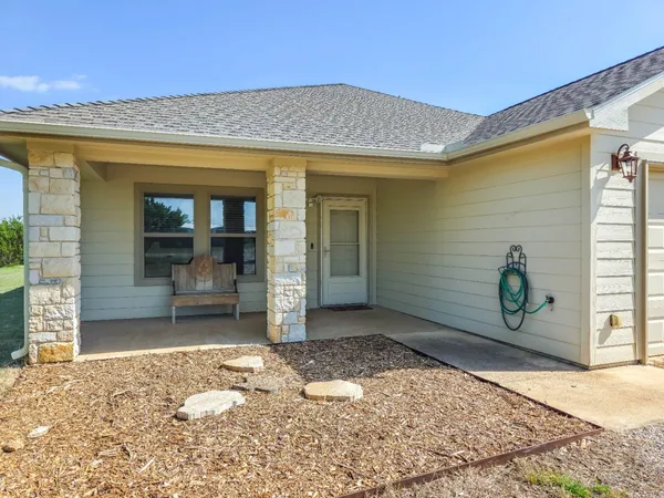 $1,900 | 120 Lost Oaks Court, Liberty Hill, TX 78642