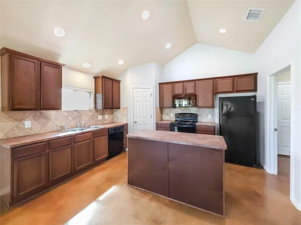 $1,900 | 120 Lost Oaks Court, Liberty Hill, TX 78642