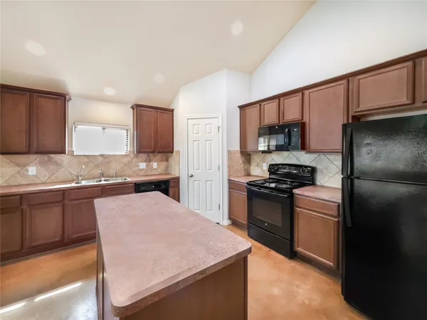 $1,900 | 120 Lost Oaks Court, Liberty Hill, TX 78642