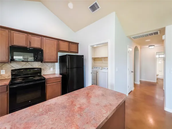 $1,900 | 120 Lost Oaks Court, Liberty Hill, TX 78642