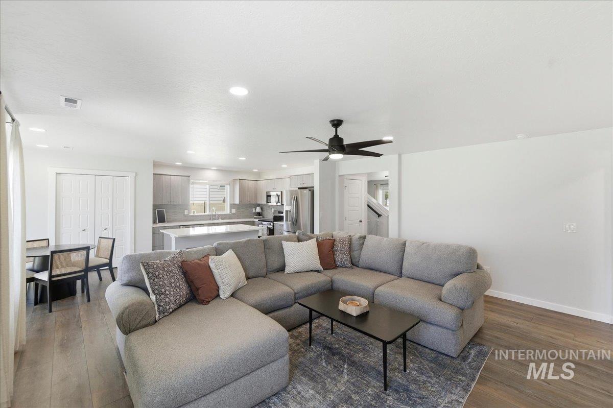 6609 South Memory Way Meridian, ID 83642 - Photo 12 of 50