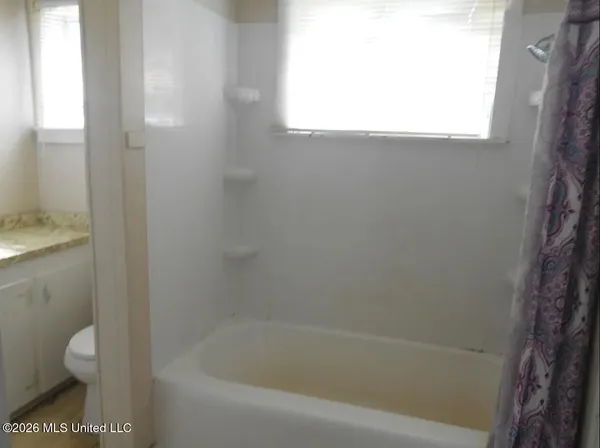 $950 | 8009 Mccomb Hville Road, McComb, MS 39648