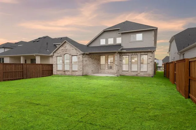 a view of a yard in front of a house