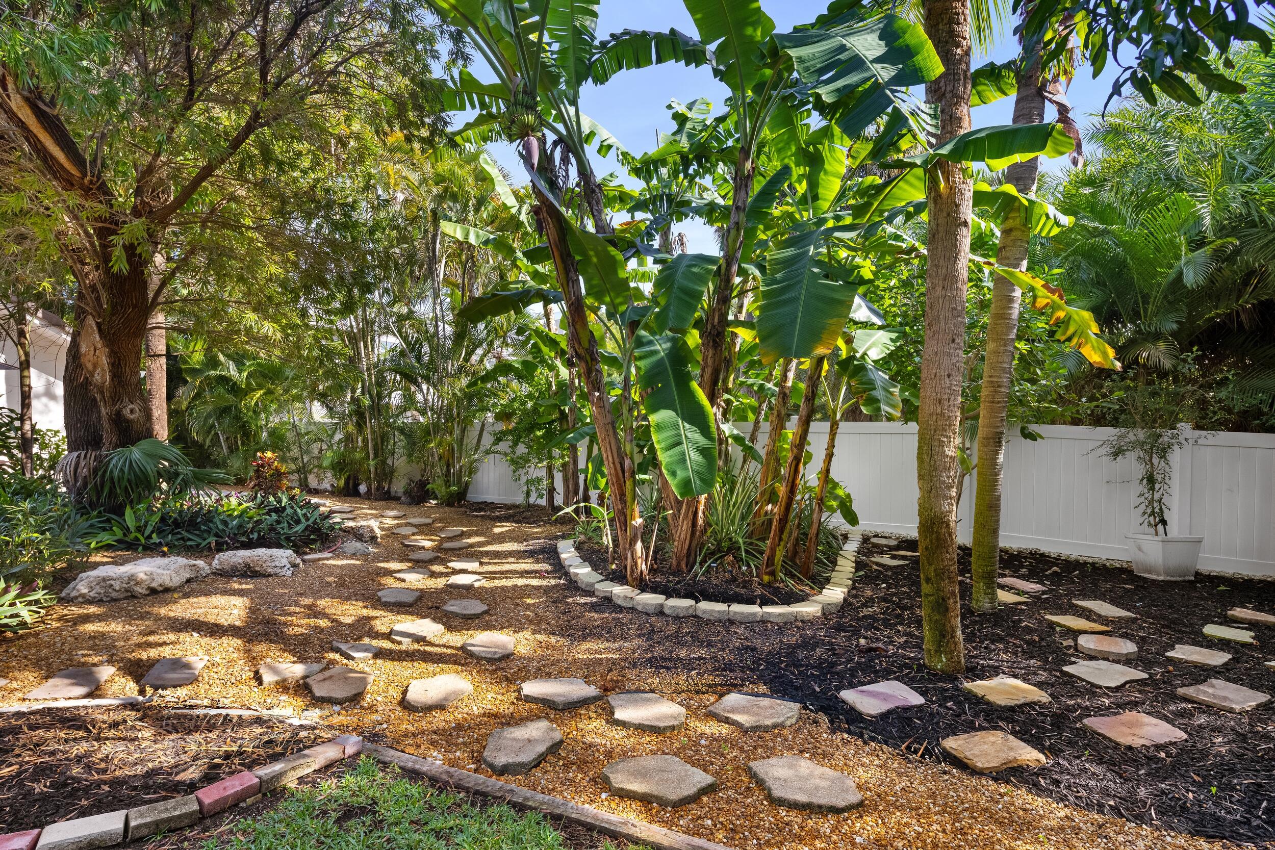 41 Coconut Lane Ocean Ridge, FL 33435 - Photo 33 of 42 Yard