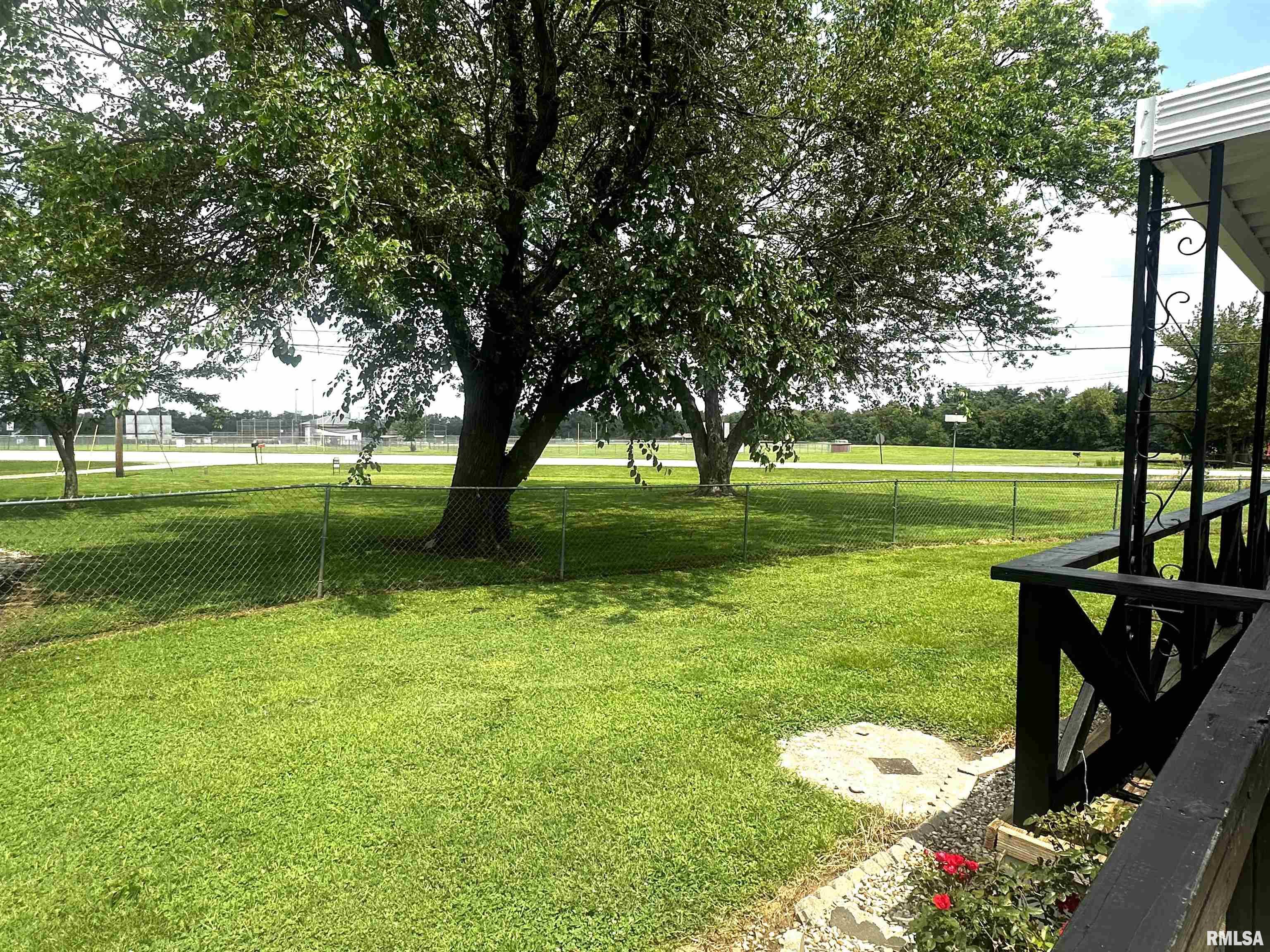 516 Walnut Hill Road Centralia, IL 62801 - Photo 9 of 11
