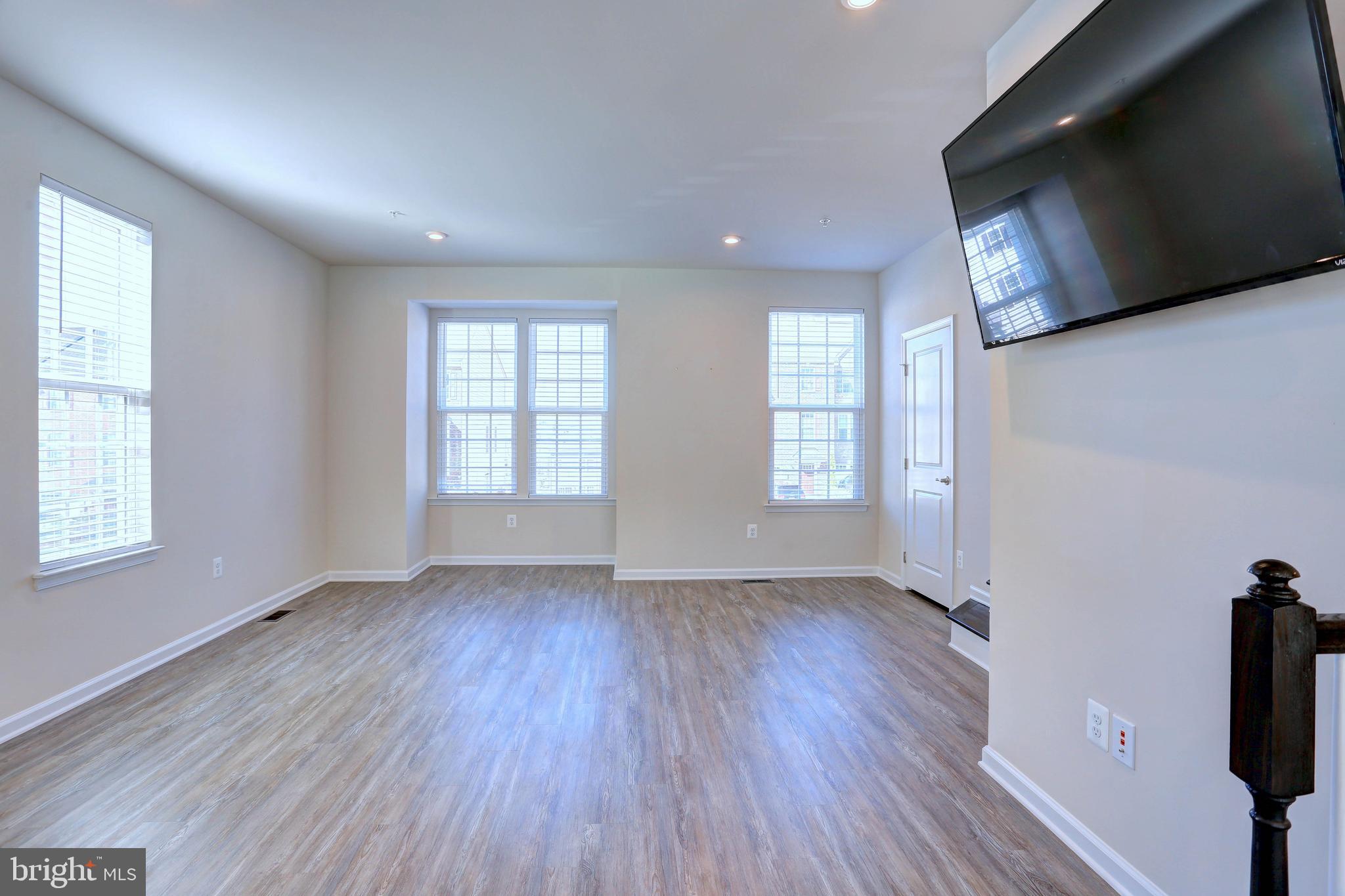 1811 Wind Gate Road Baltimore, MD 21227 - Photo 5 of 37