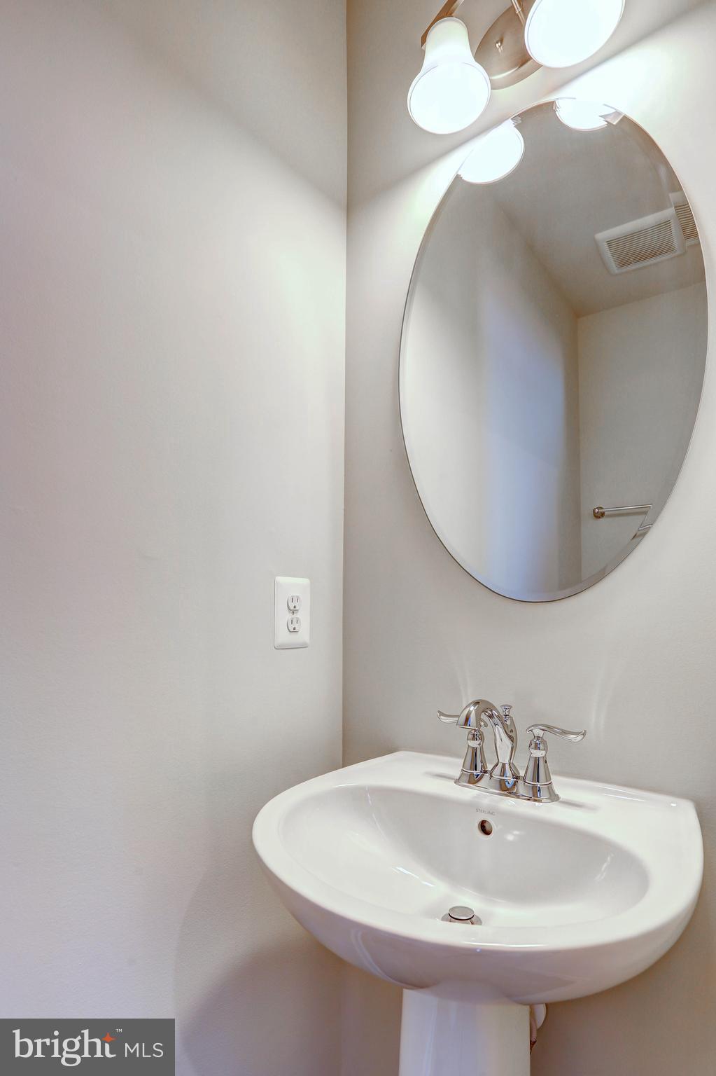 1811 Wind Gate Road Baltimore, MD 21227 - Photo 8 of 37