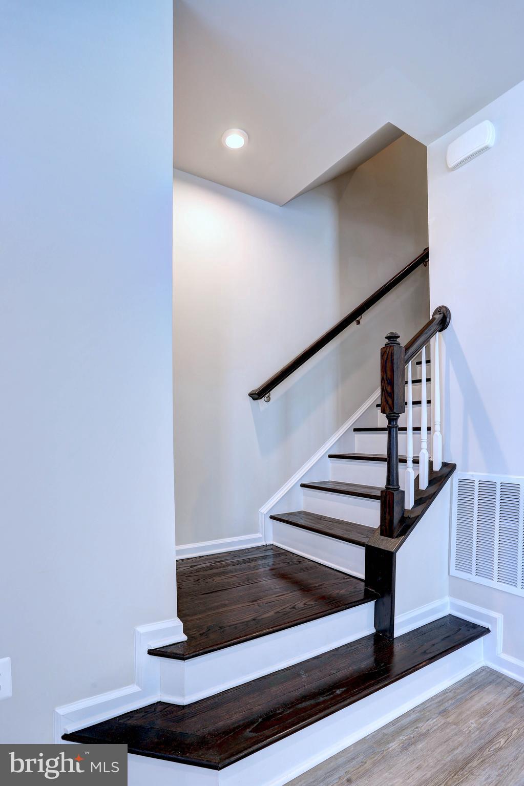 1811 Wind Gate Road Baltimore, MD 21227 - Photo 9 of 37