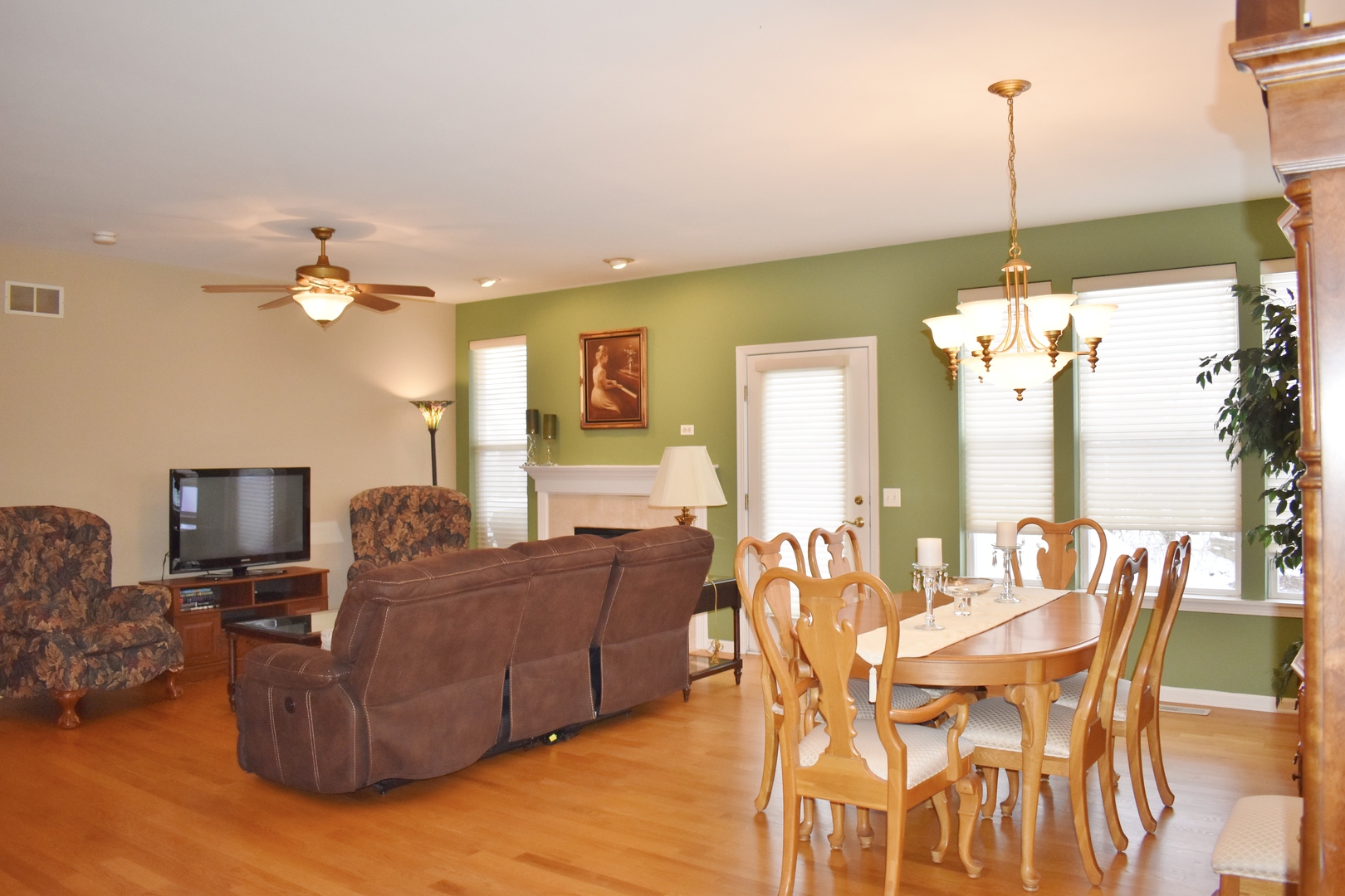 309 Ridge Road North Aurora, IL 60542 - Photo 4 of 16 a living room with furniture and a chandelier
