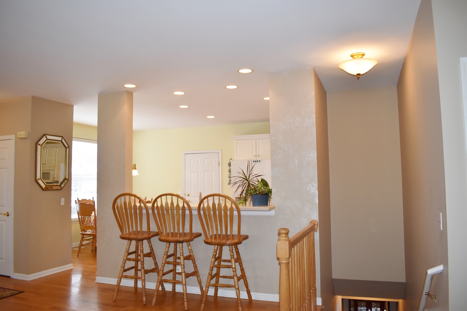 309 Ridge Road North Aurora, IL 60542 - Photo 6 of 16 a view of a hallway with seating area