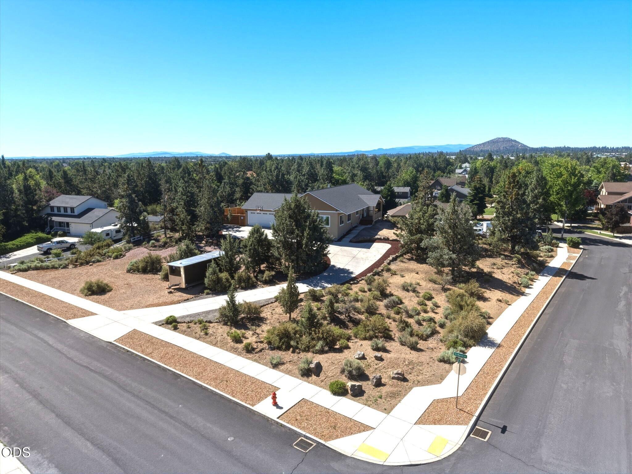 20825 Rorick Drive Bend, OR 97701 - Photo 3 of 51