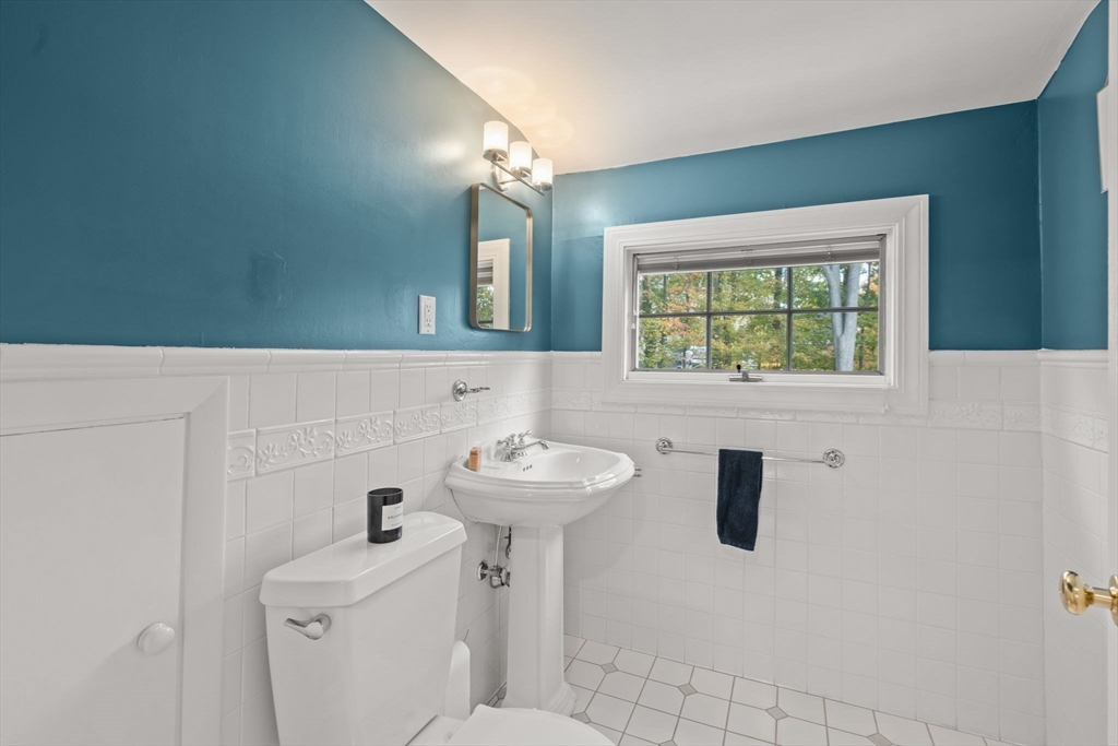 18 Laurel Road Norwood, MA 02062 - Photo 27 of 41 Gallery Image 27