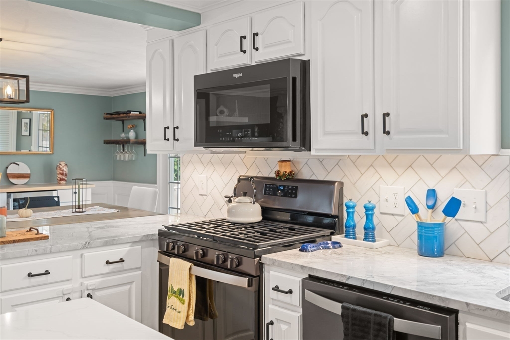 18 Laurel Road Norwood, MA 02062 - Photo 9 of 41 Gallery Image 9