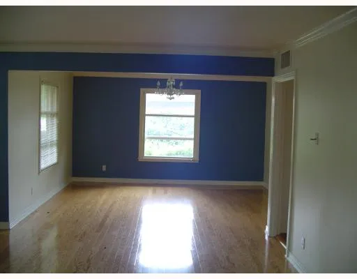 a view of empty room with window