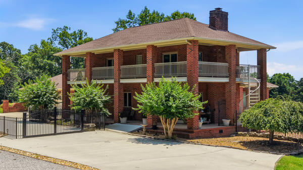 424 Hewgleys Road South Pittsburg, TN 37380 - Photo 7 of 53 all Brick wrap around porch