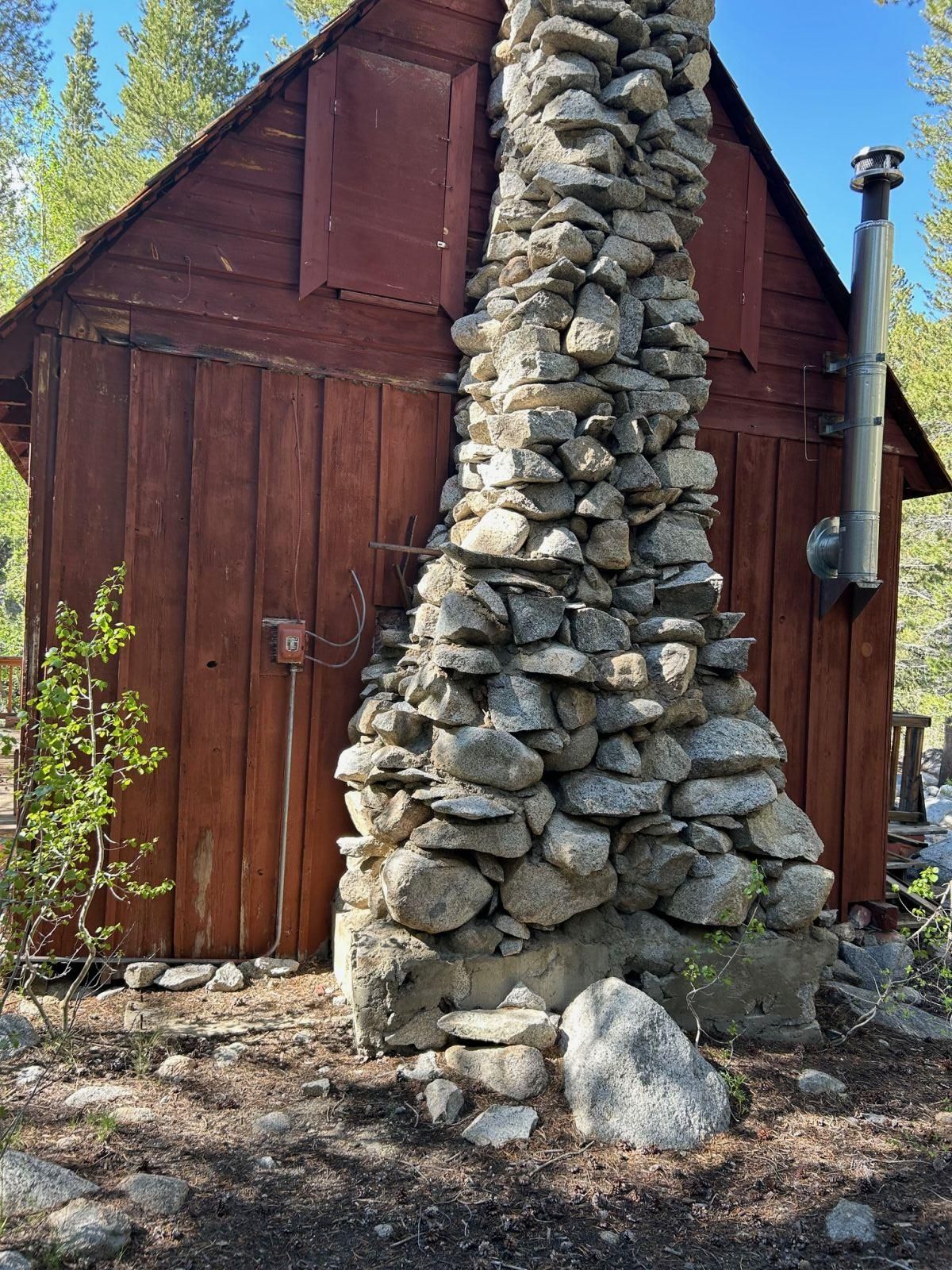 2 South Lake Road Bishop, CA 93514 - Photo 13 of 18 a view of a house with a plants