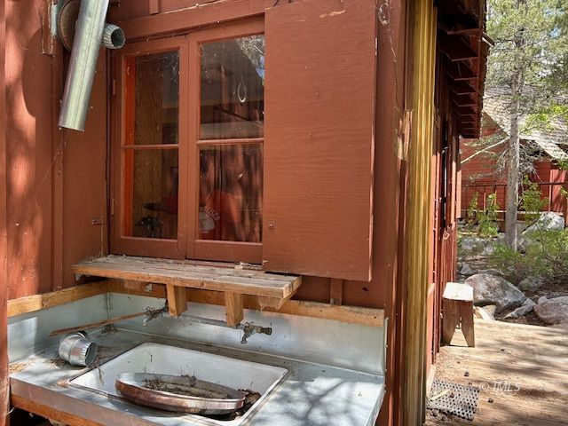 2 South Lake Road Bishop, CA 93514 - Photo 18 of 18 a bathroom with a sink and a mirror