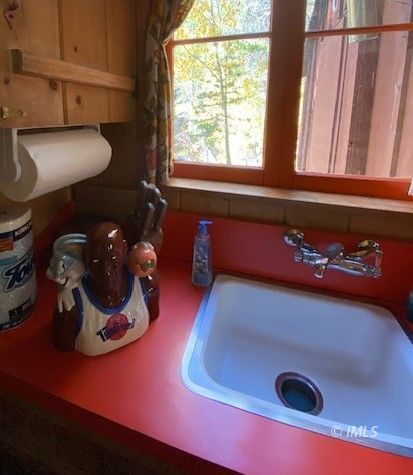 2 South Lake Road Bishop, CA 93514 - Photo 7 of 18 a room with gym equipment