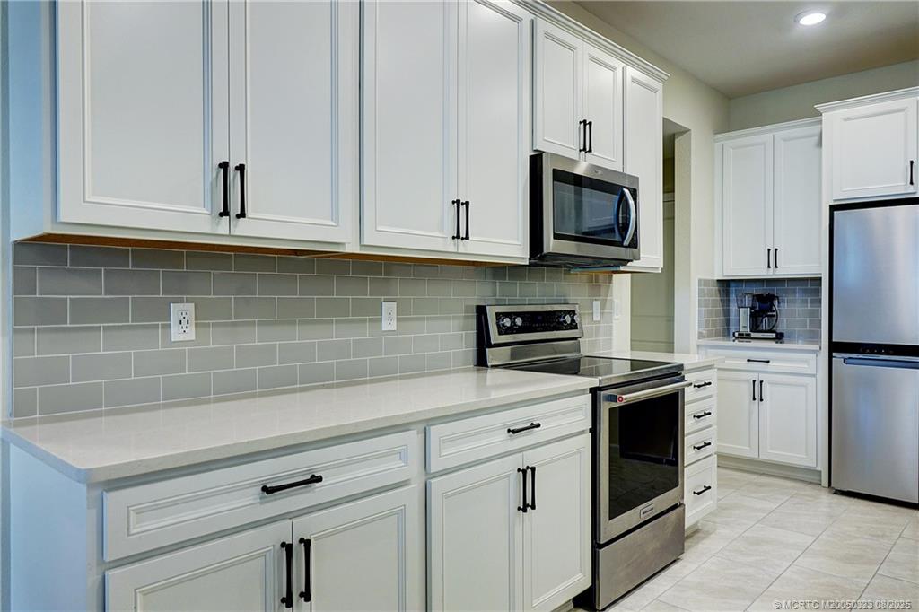 1843 Southeast Roxy Way Stuart, FL 34996 - Photo 11 of 31 Gallery Image 11