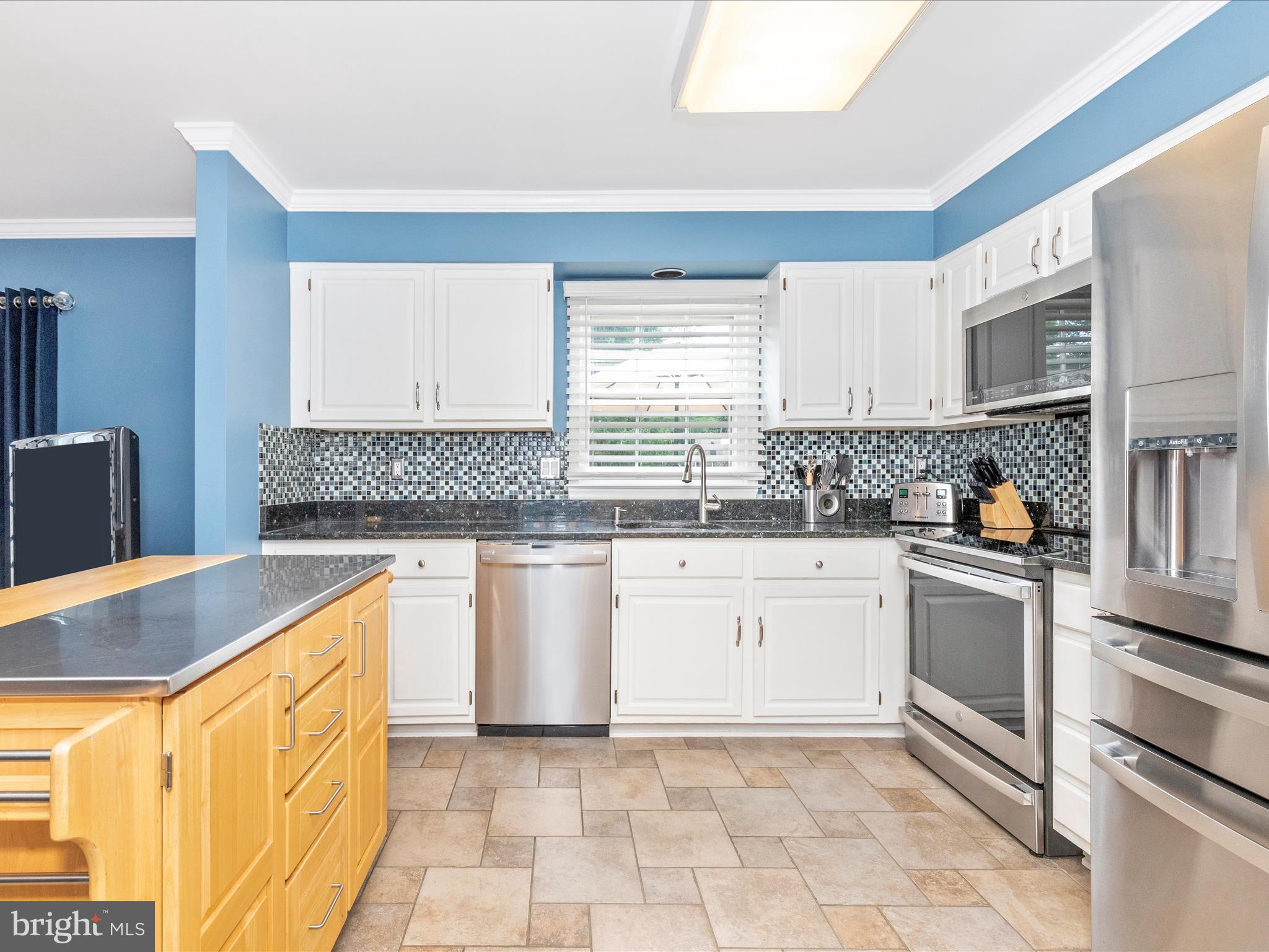 20514 Beaver Ridge Road Montgomery Village, MD 20886 - Photo 9 of 46 Kitchen