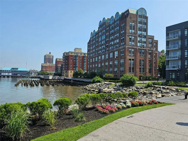 $2,450 | 23 Water Grant Street, Unit 11C, Yonkers, NY 10701