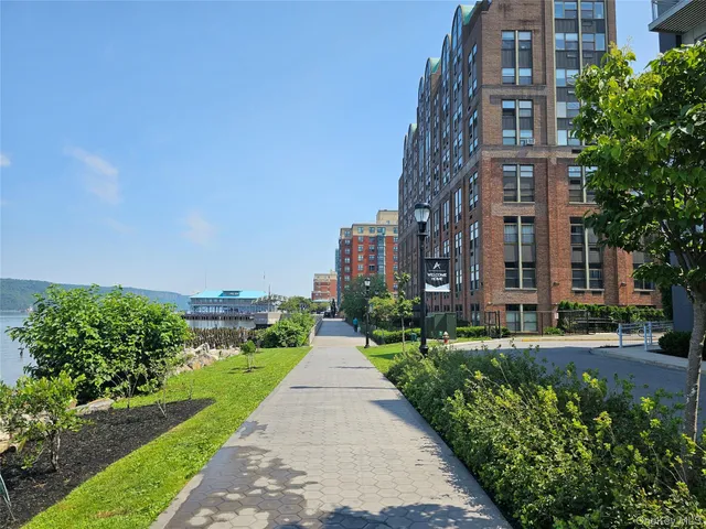 $2,450 | 23 Water Grant Street, Unit 11C, Yonkers, NY 10701