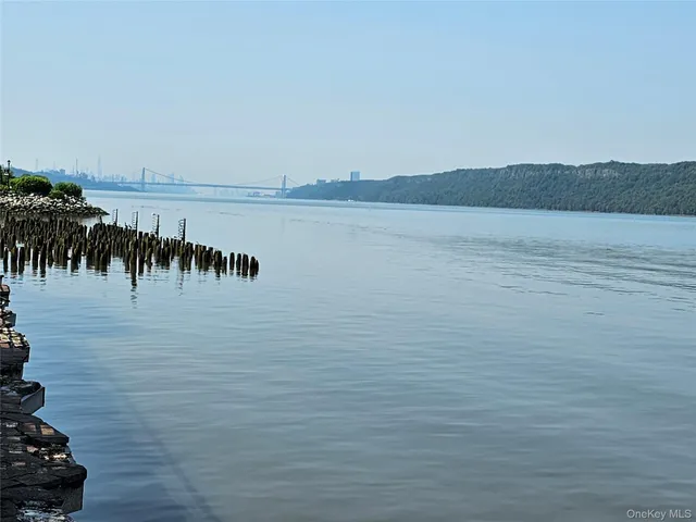 $2,450 | 23 Water Grant Street, Unit 11C, Yonkers, NY 10701