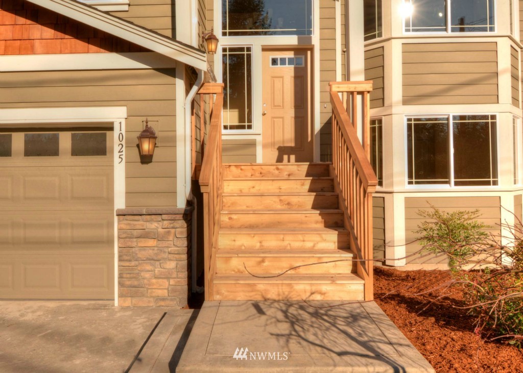 1023 Kentish Road Lynnwood, WA 98036 - Photo 2 of 25