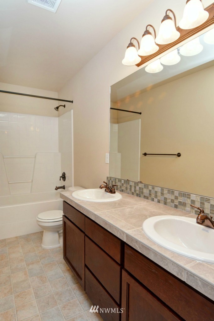 1023 Kentish Road Lynnwood, WA 98036 - Photo 11 of 25