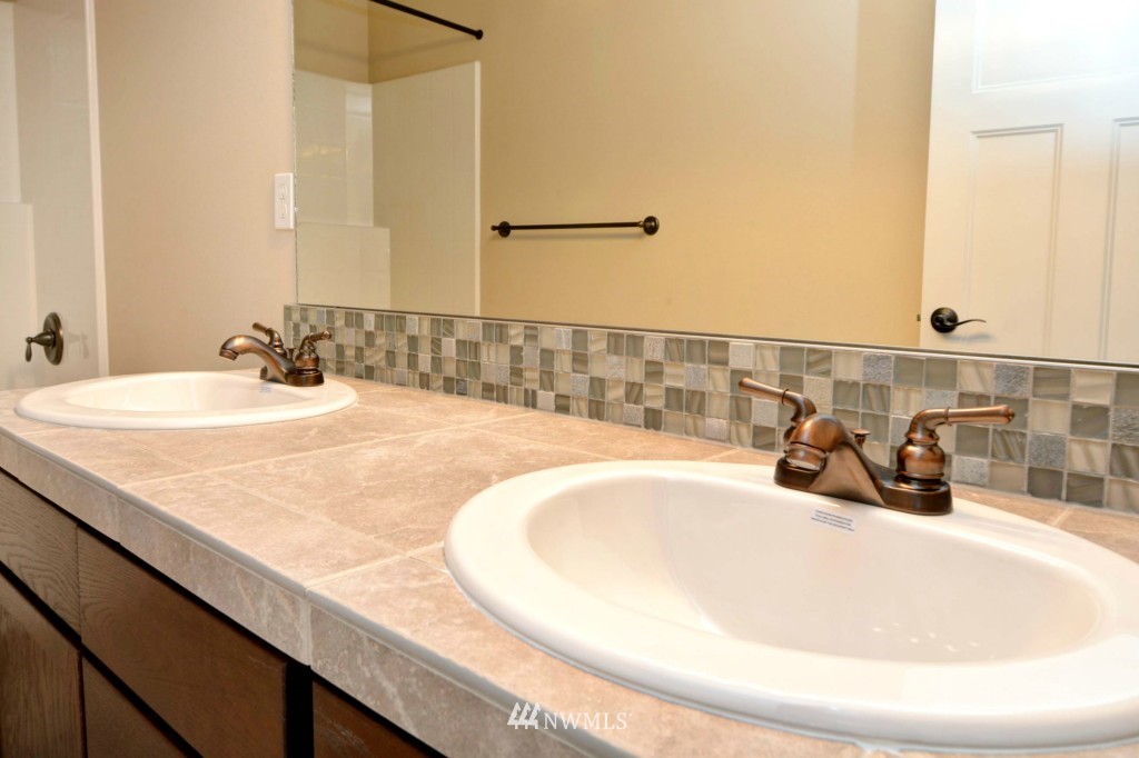 1023 Kentish Road Lynnwood, WA 98036 - Photo 12 of 25