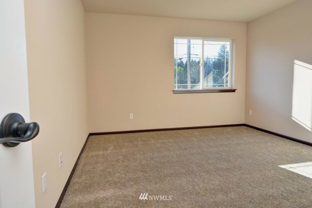 1023 Kentish Road Lynnwood, WA 98036 - Photo 13 of 25