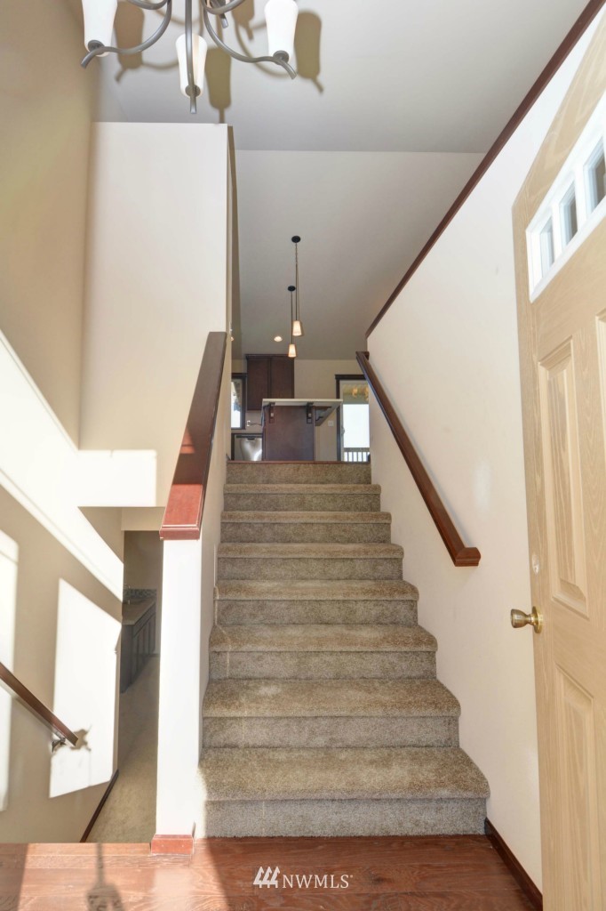 1023 Kentish Road Lynnwood, WA 98036 - Photo 3 of 25