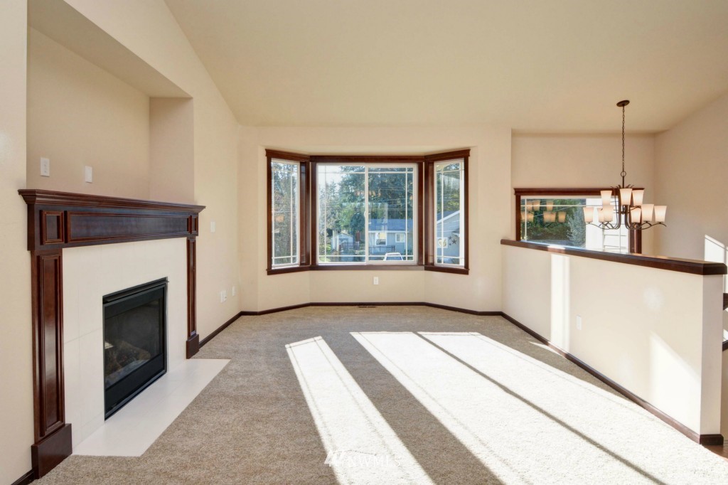 1023 Kentish Road Lynnwood, WA 98036 - Photo 4 of 25