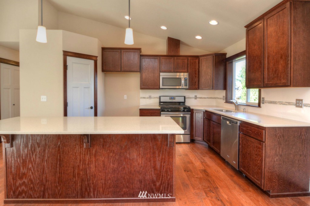 1023 Kentish Road Lynnwood, WA 98036 - Photo 7 of 25