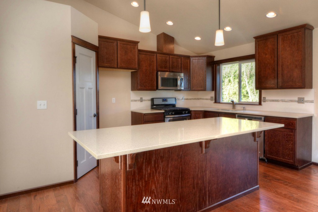 1023 Kentish Road Lynnwood, WA 98036 - Photo 8 of 25