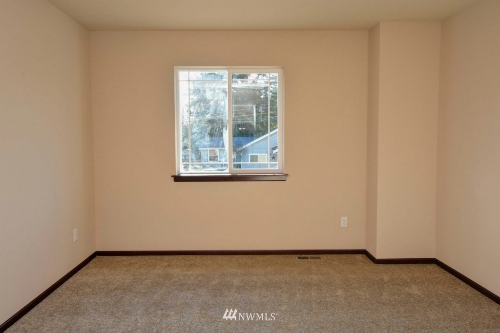 1023 Kentish Road Lynnwood, WA 98036 - Photo 10 of 25