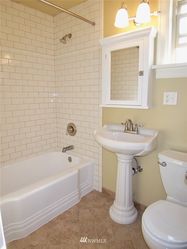 1021 North 50th Street Seattle, WA 98103 - Photo 20 of 24 Gallery Image 20