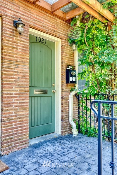 1021 North 50th Street Seattle, WA 98103 - Photo 3 of 24 Gallery Image 3
