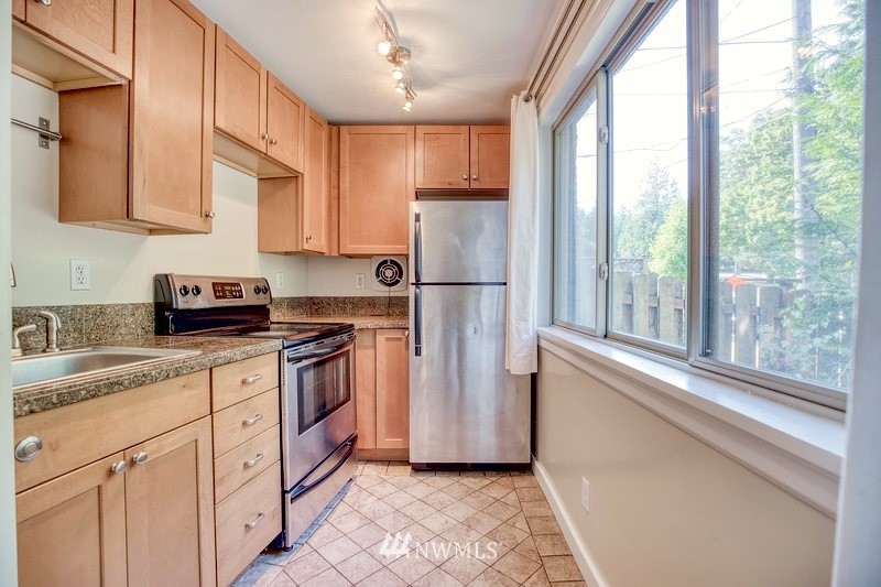 1021 North 50th Street Seattle, WA 98103 - Photo 5 of 24 Gallery Image 5