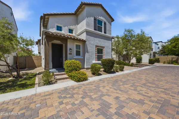 $2,750 | 17247 North 10th Street, Phoenix, AZ 85022