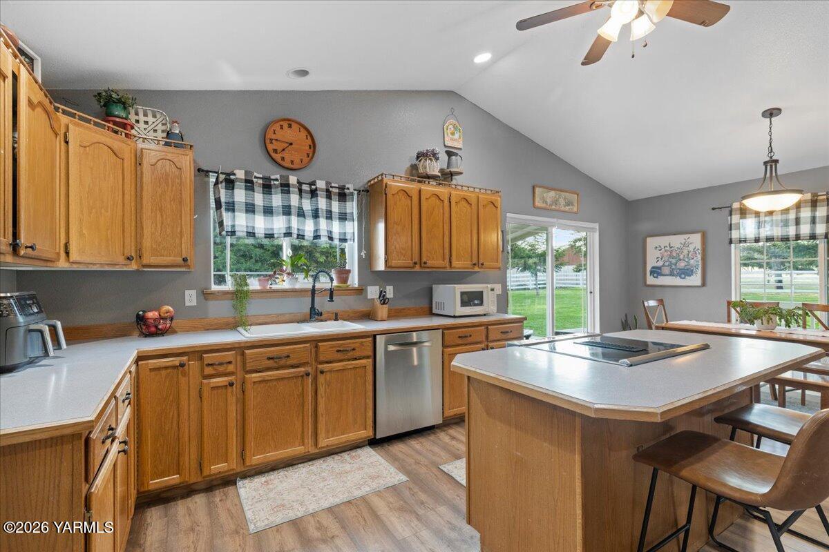120 West Huntzinger Road Selah, WA 98942 - Photo 11 of 43 24-IMGL1113