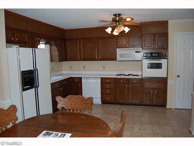 1813 Dantzler Road High Point, NC 27265 - Photo 4 of 9 Kitchen.