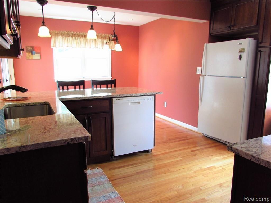 3718 Durham Road Royal Oak, MI 48073 - Photo 4 of 23