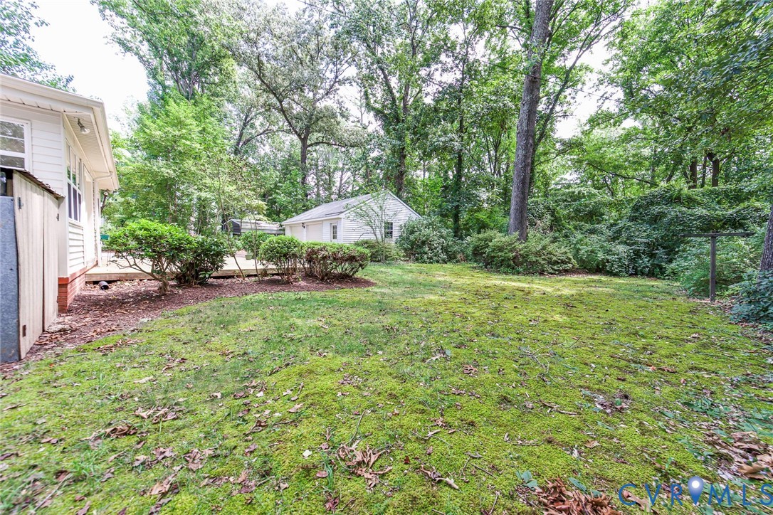 9115 Westone Road Mechanicsville, VA 23116 - Photo 33 of 40 Expansive green space featuring mature trees and a
