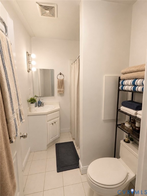 13613 Bundle Road Chesterfield, VA 23838 - Photo 18 of 37 Compact full bathroom featuring a corner vanity wi