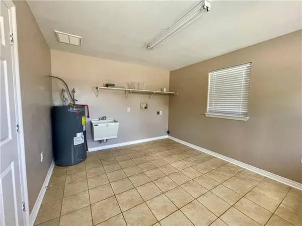 $1,695 | 114 8th Street, Chalmette, LA 70043