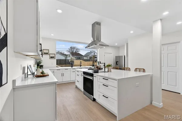 $489,000 | 4140 Burgen Avenue, St. Louis, MO 63116