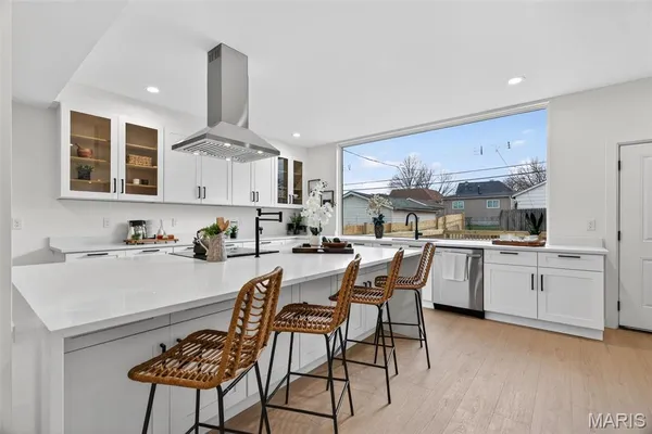 $489,000 | 4140 Burgen Avenue, St. Louis, MO 63116